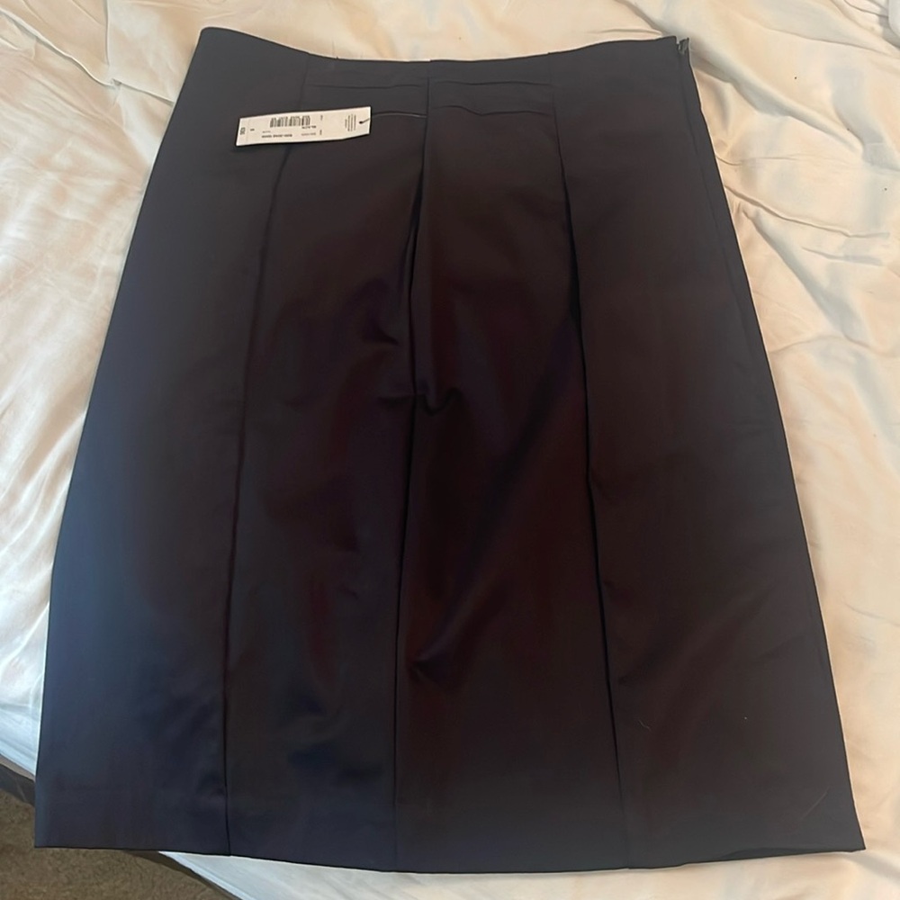 Womens Black skirt, size 8, universal sharp work attire or casual dress